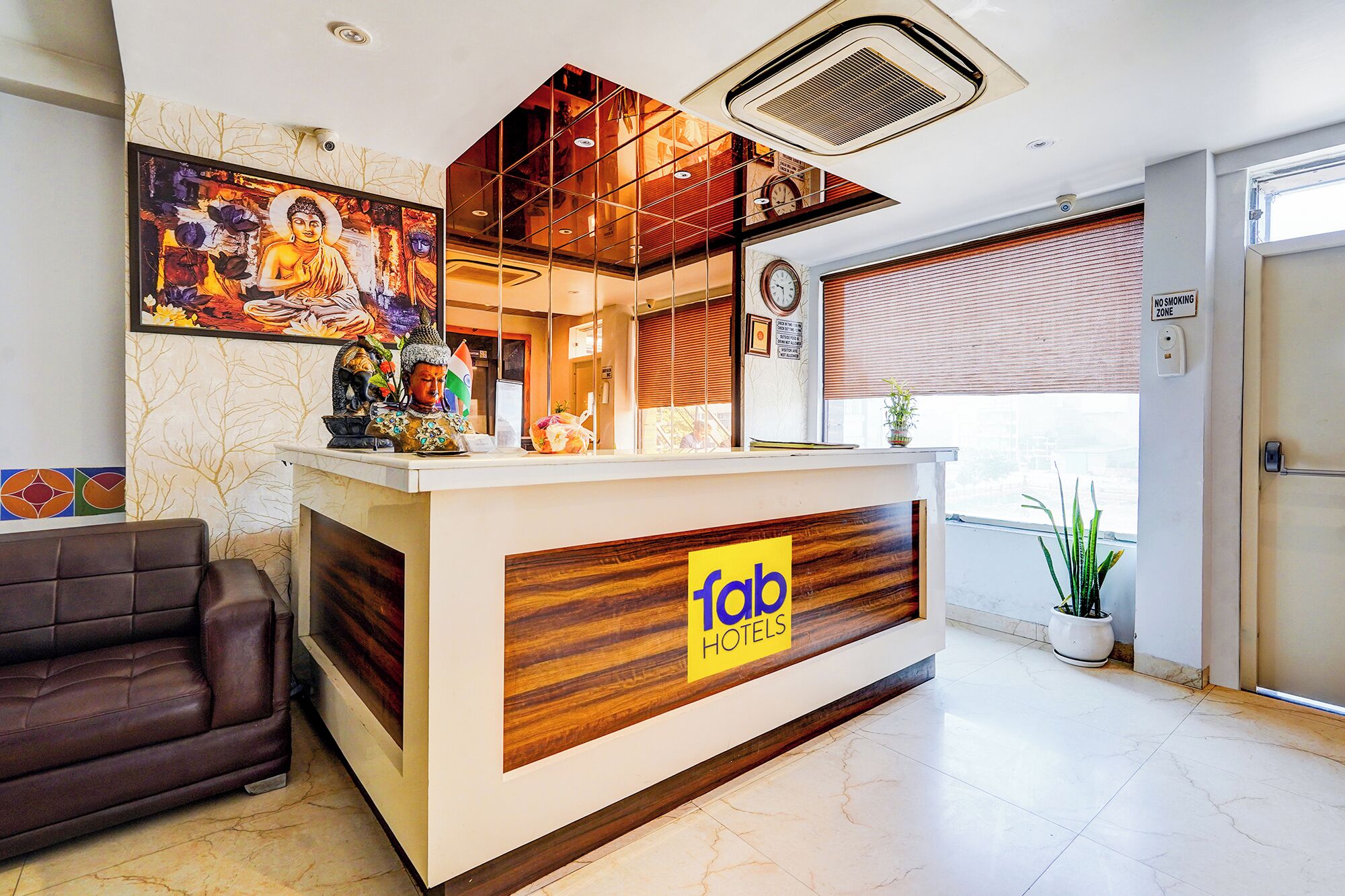 ฝ่ายต้อนรับ