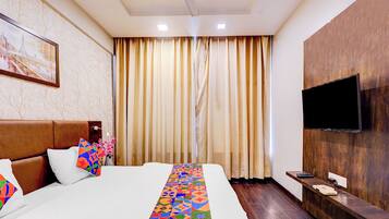 Egyptian cotton sheets, premium bedding, in-room safe, free WiFi