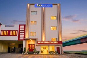 Exterior - Fabhotel The Perfect (Lucknow)