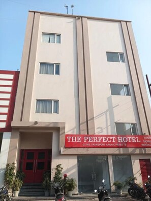 Front of property - Fabhotel The Perfect (Lucknow)