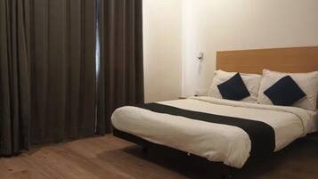 Egyptian cotton sheets, premium bedding, in-room safe, free WiFi