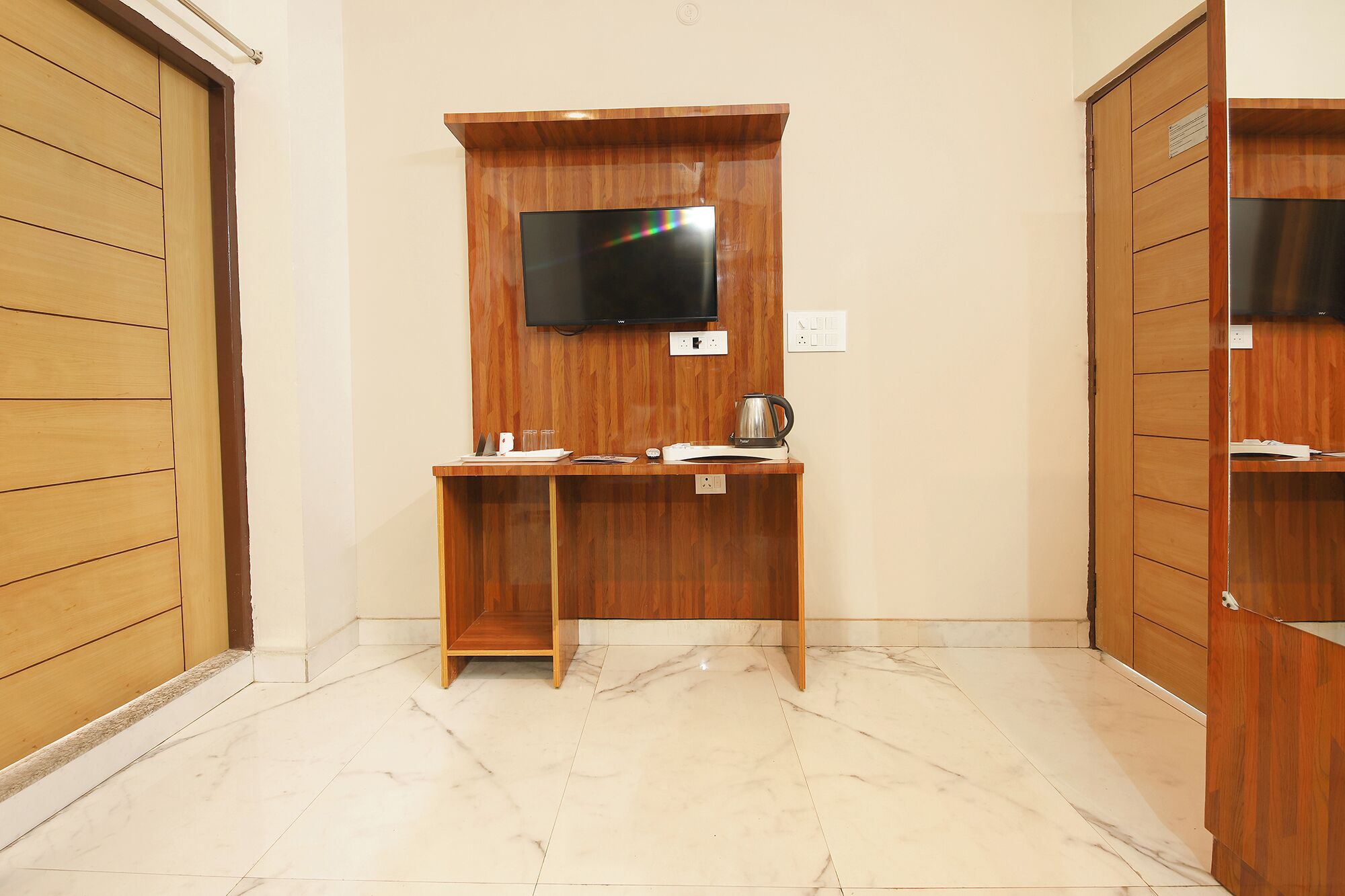 Egyptian cotton sheets, premium bedding, in-room safe, free WiFi