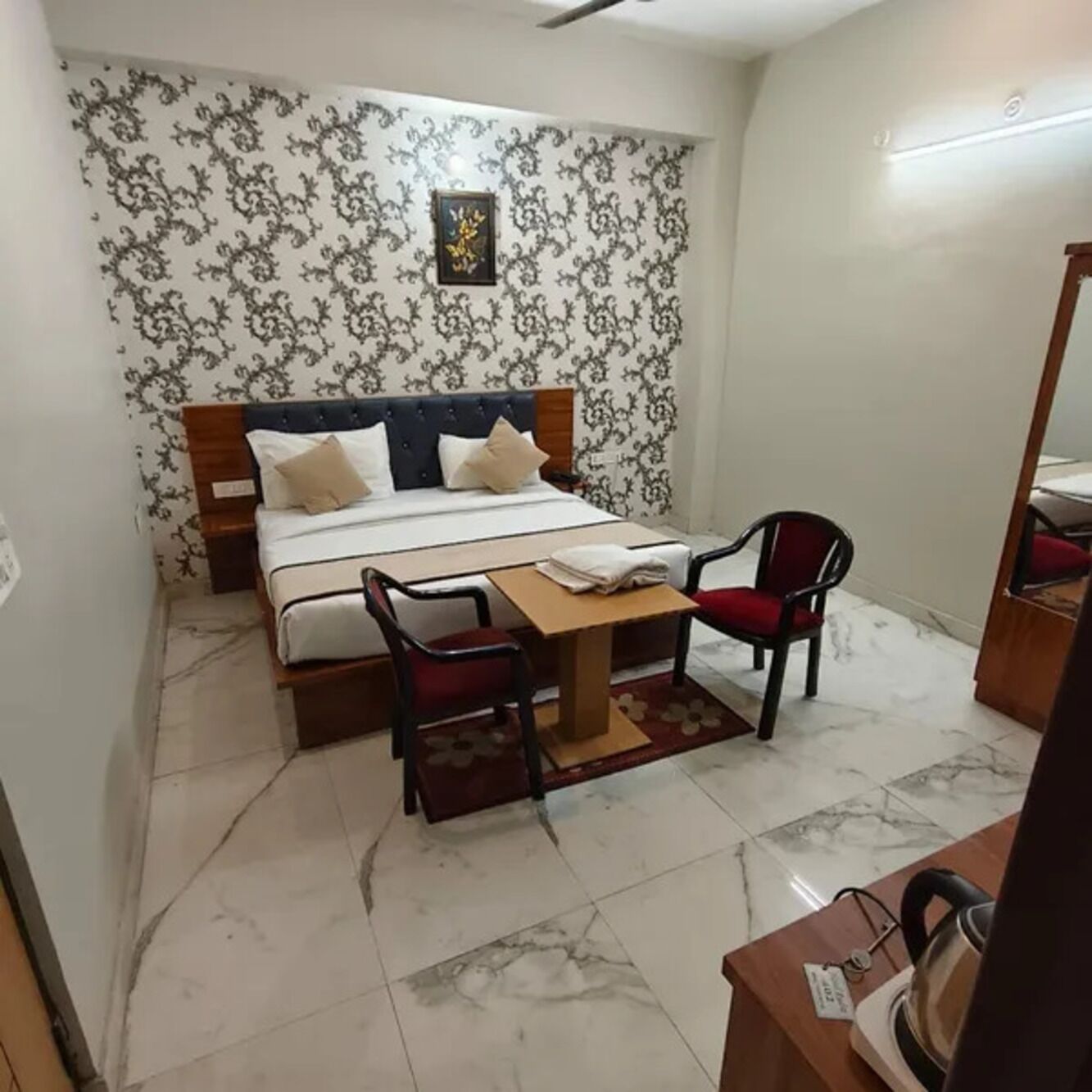 豪華客房 | 埃及棉床單、高級寢具、房內夾萬、免費 Wi-Fi