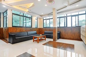 Lobby sitting area - Fabhotel Rama (Indore)