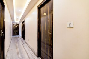 Lobby - FabHotel Om Guest House & Banquet (Kolkata)