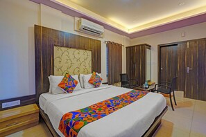 Deluxe-herbergi | Rúmföt úr egypskri bómull, rúmföt af bestu gerð, öryggishólf í herbergi