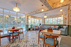 Restaurant - Fabhotel High Five (Assagao)