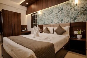 Egyptian cotton sheets, premium bedding, in-room safe, free WiFi