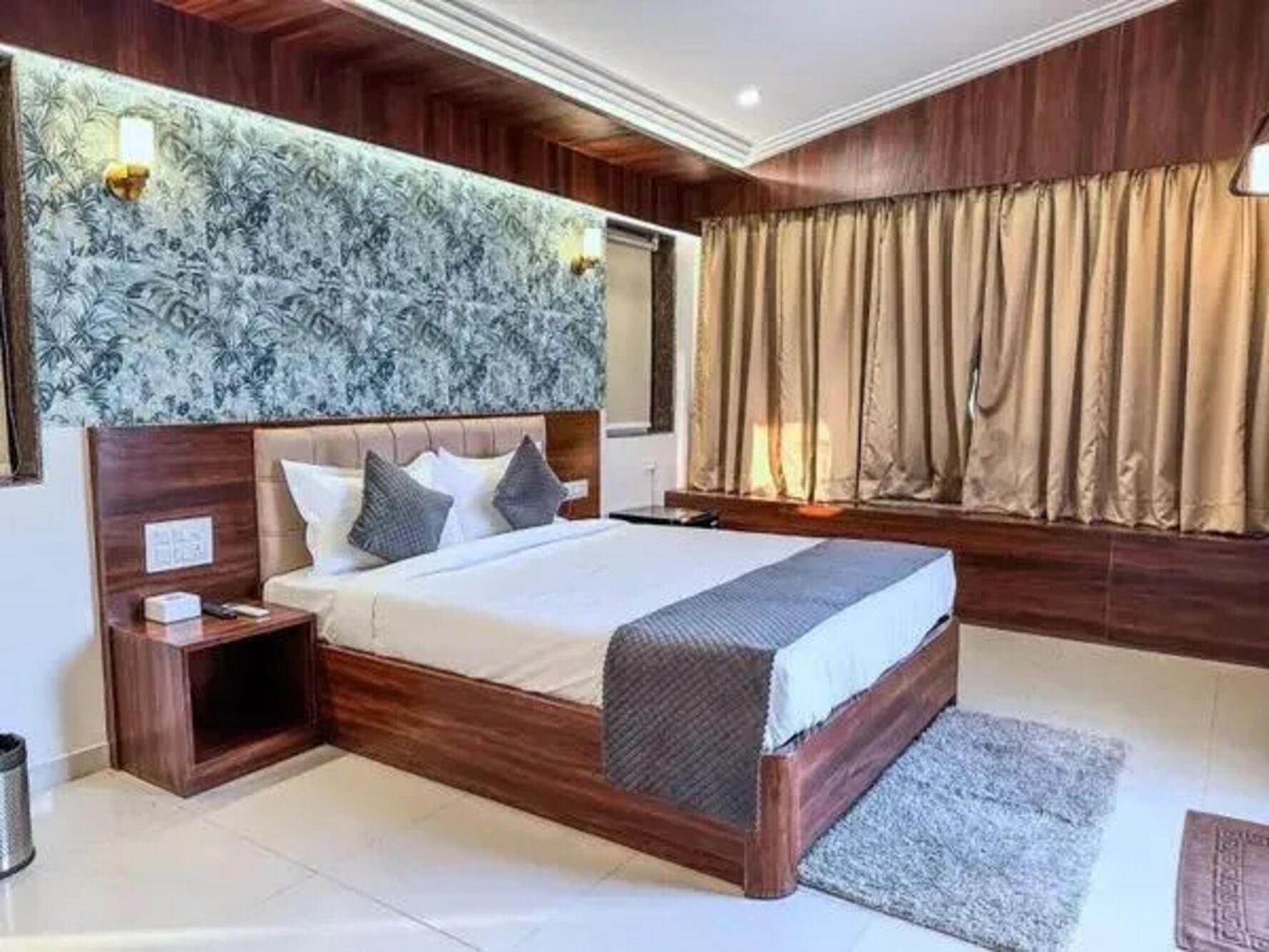 Premium Room | Egyptian cotton sheets, premium bedding, in-room safe, free WiFi