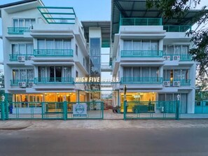 Front of property - Fabhotel High Five (Assagao)