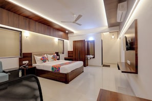 Premium Room | Egyptian cotton sheets, premium bedding, in-room safe, free WiFi