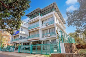 Exterior - Fabhotel High Five (Assagao)
