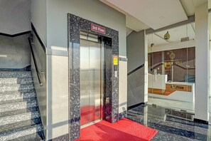 Elevator - Fabhotel Golden Stay I (Bangalore)
