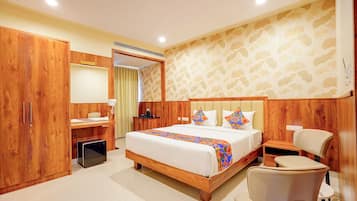 Egyptian cotton sheets, premium bedding, in-room safe, free WiFi