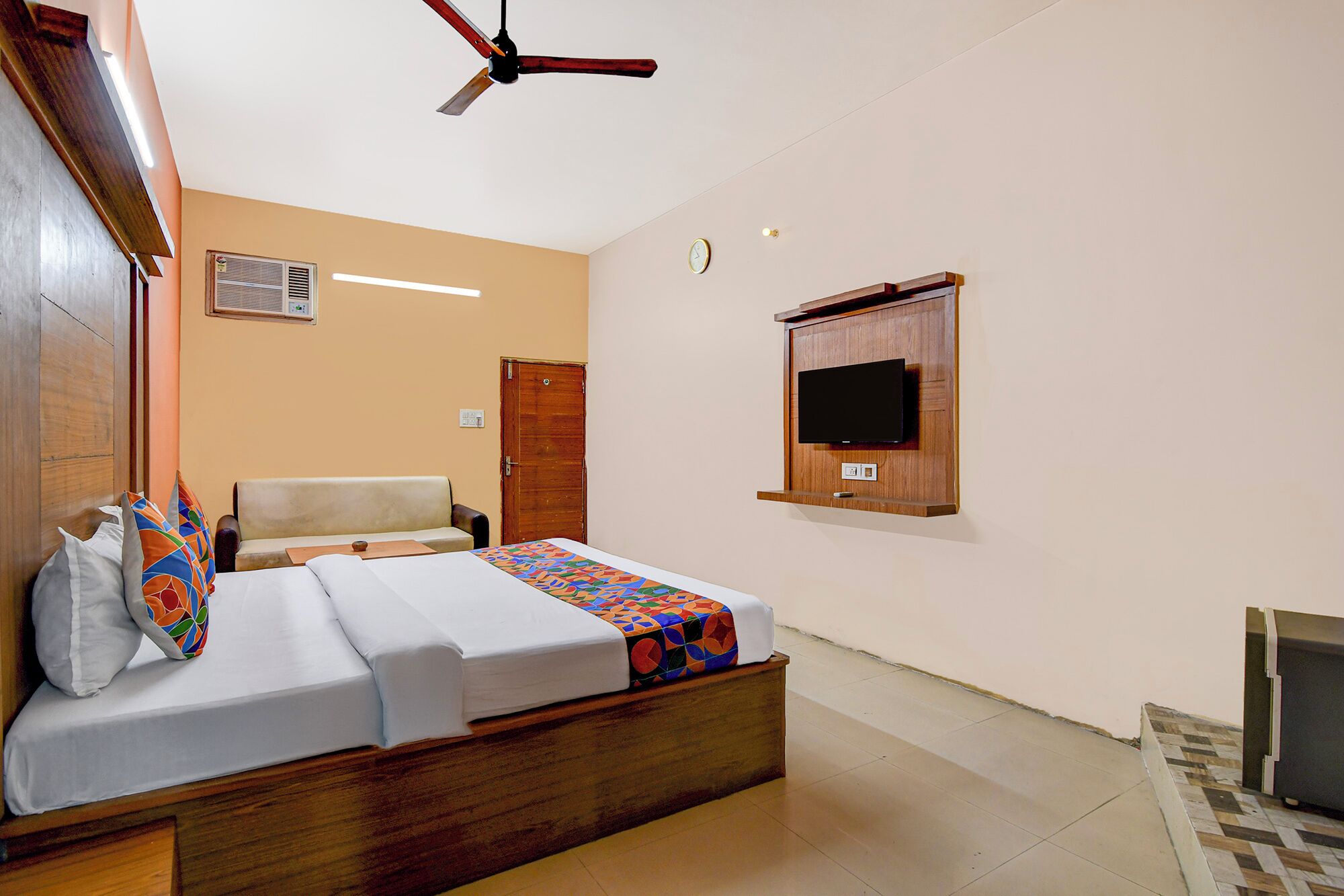 Egyptian cotton sheets, premium bedding, in-room safe, free WiFi