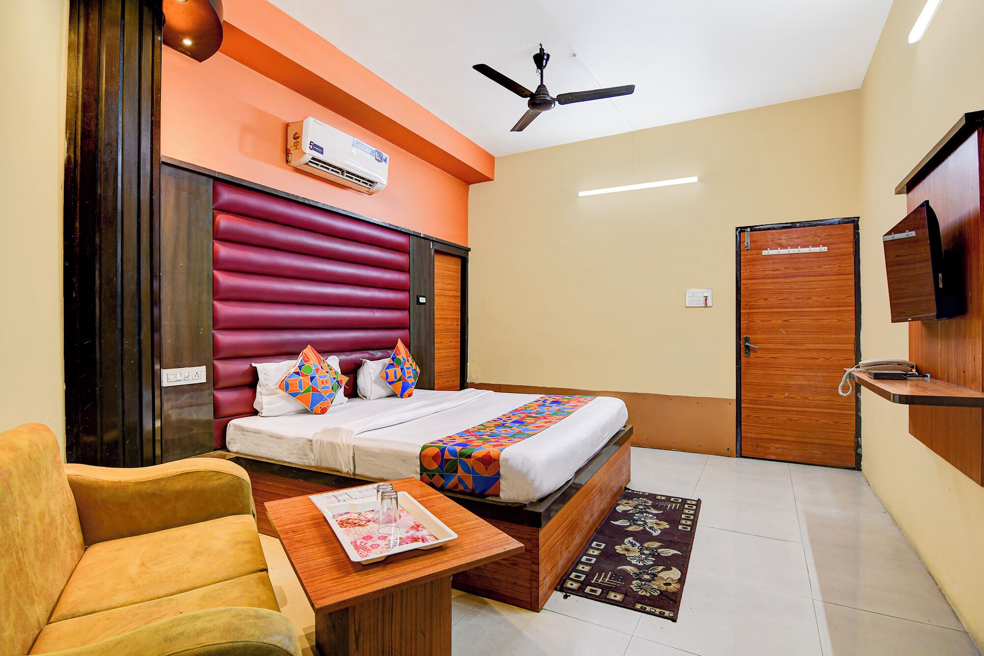 Egyptian cotton sheets, premium bedding, in-room safe, free WiFi