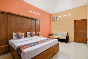 Egyptian cotton sheets, premium bedding, in-room safe, free WiFi - Fabhotel Aqua Villa (Barasat)