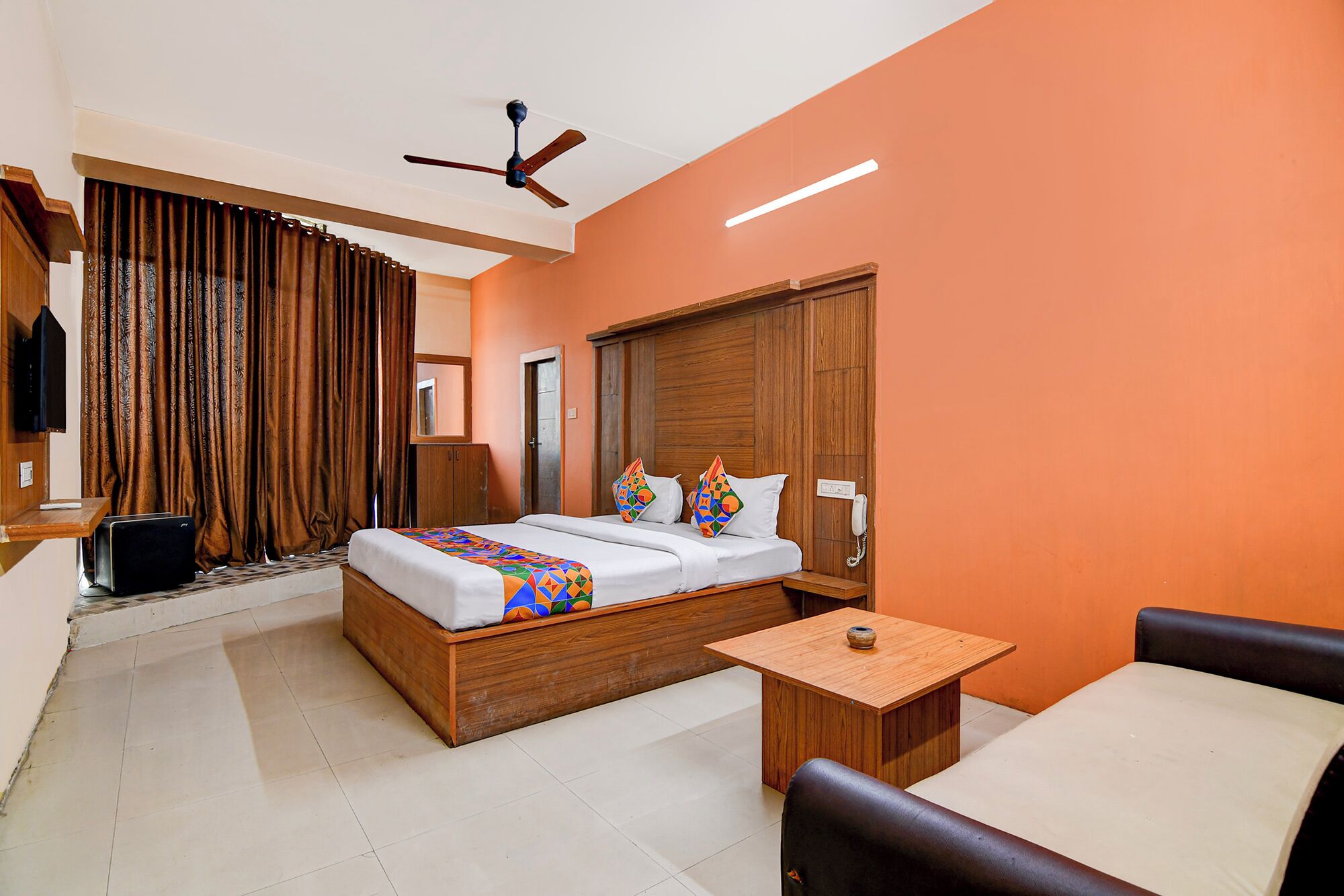 Egyptian cotton sheets, premium bedding, in-room safe, free WiFi