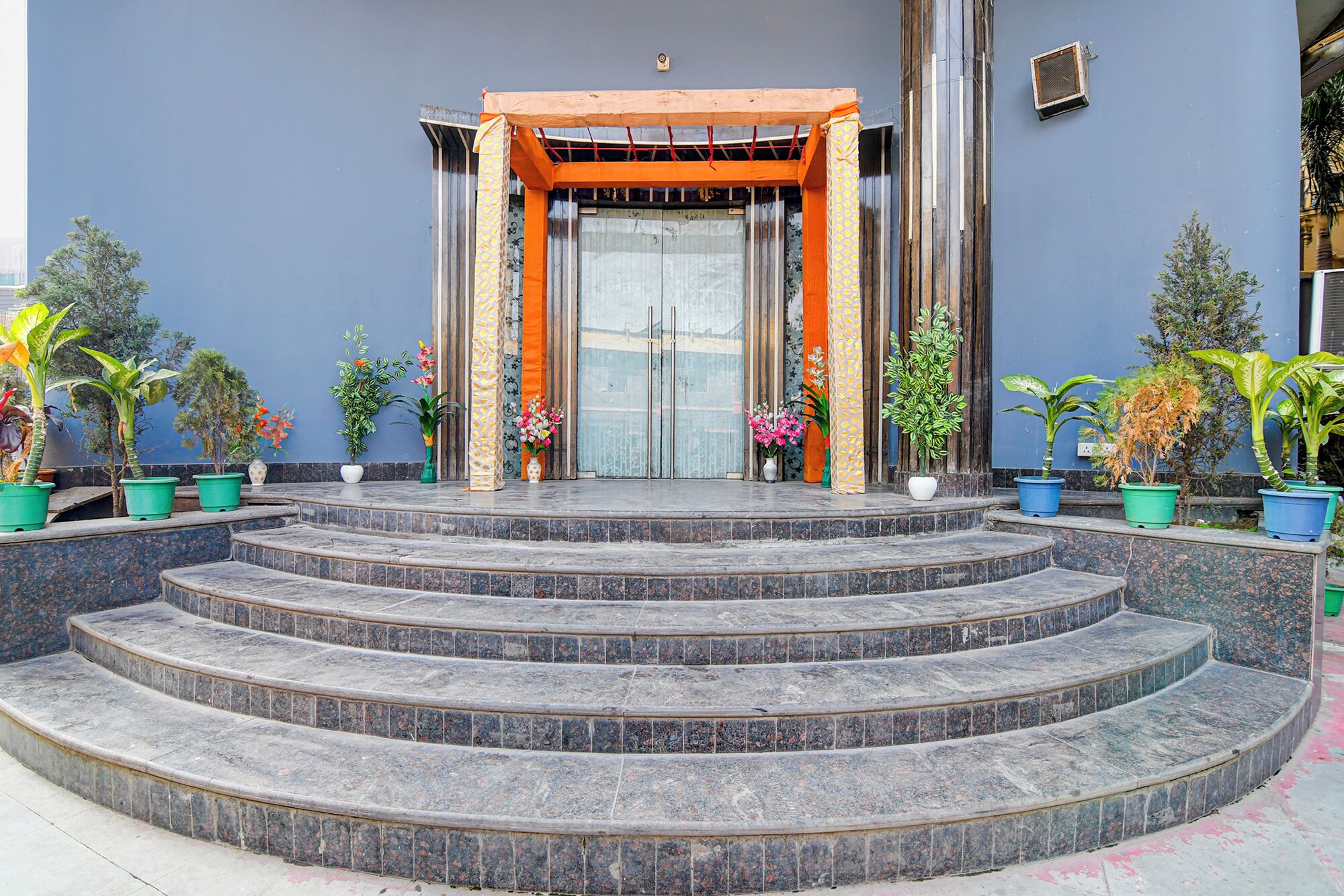 Pintu masuk properti