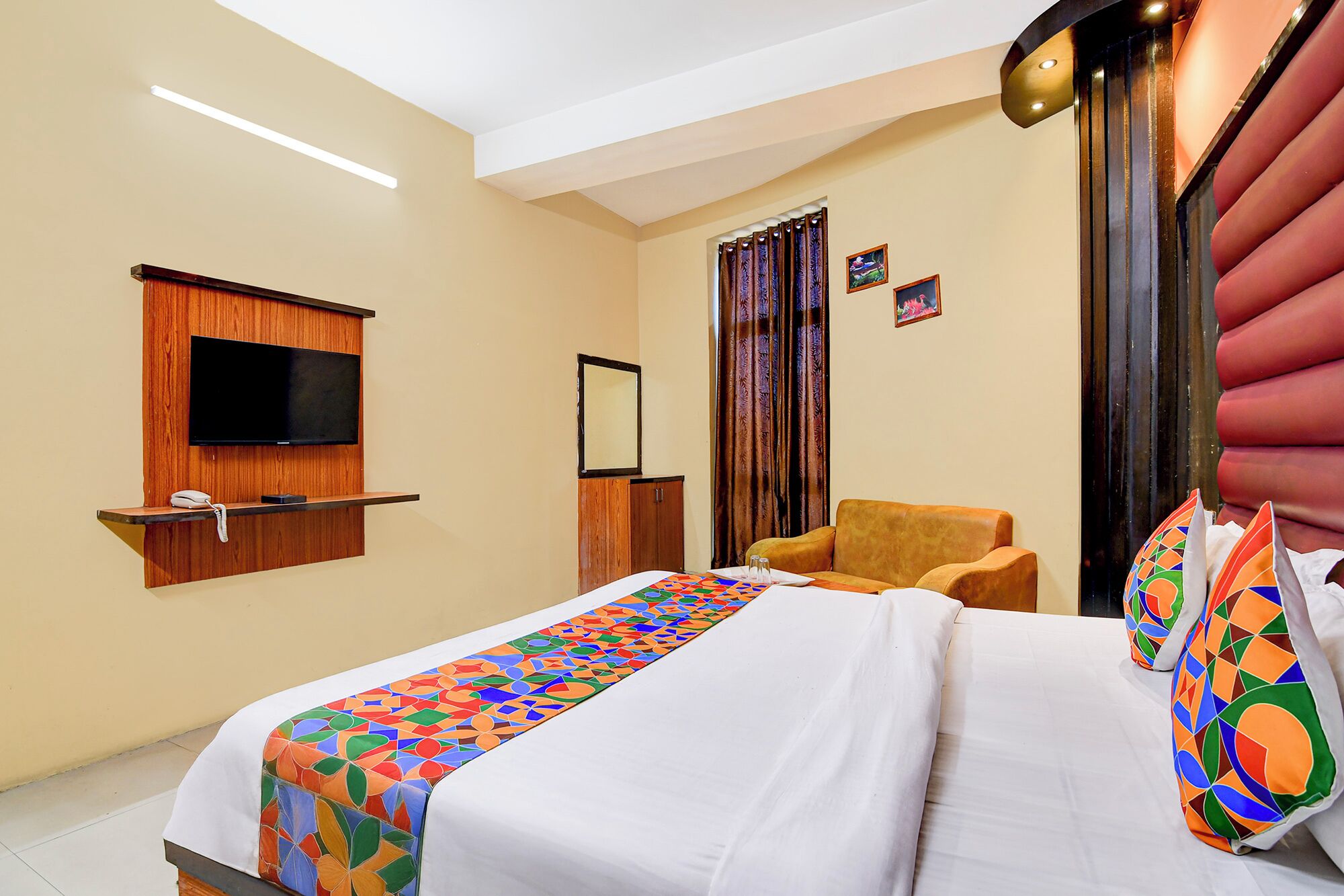 Egyptian cotton sheets, premium bedding, in-room safe, free WiFi