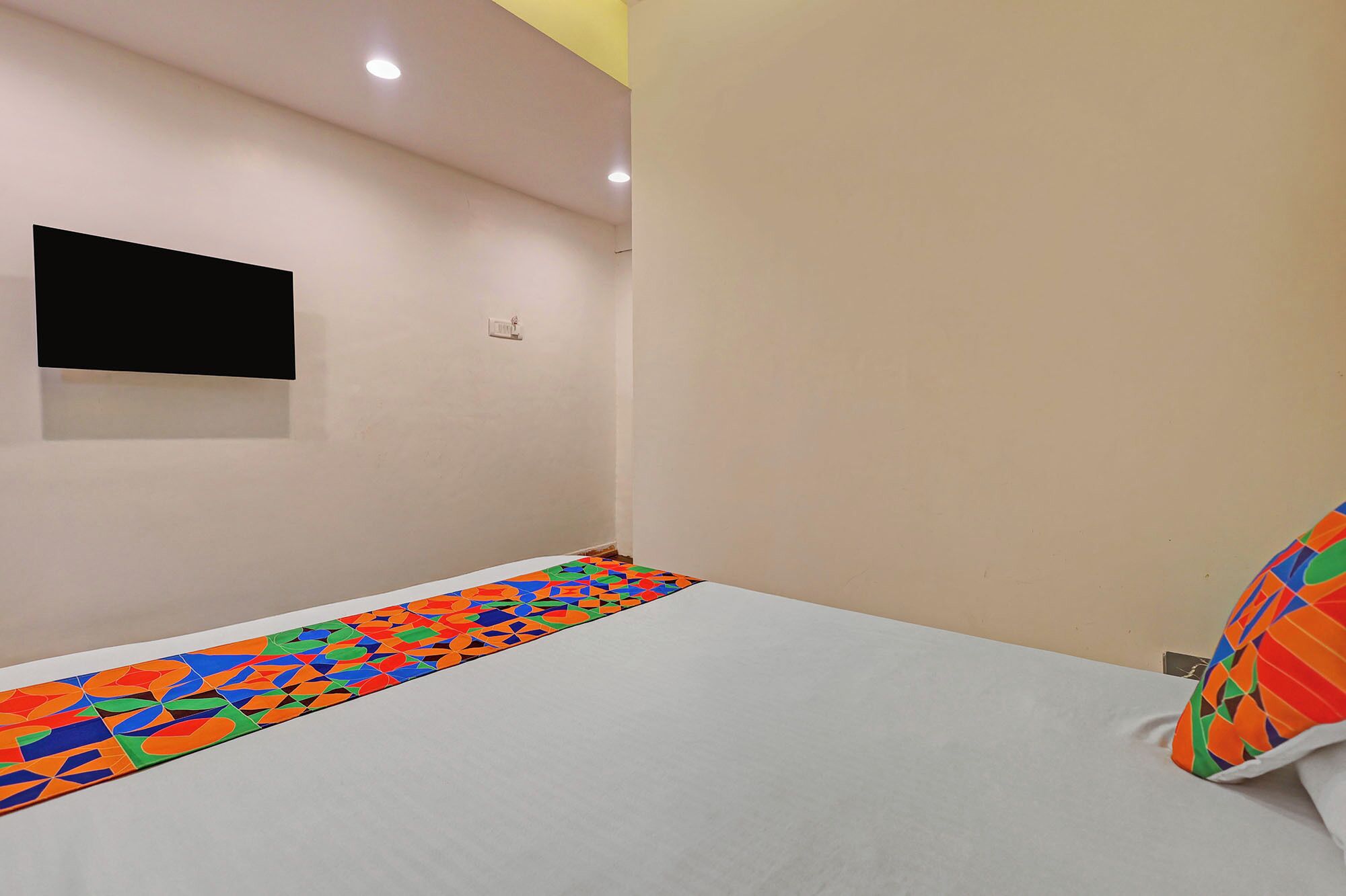 Egyptian cotton sheets, premium bedding, in-room safe, free WiFi