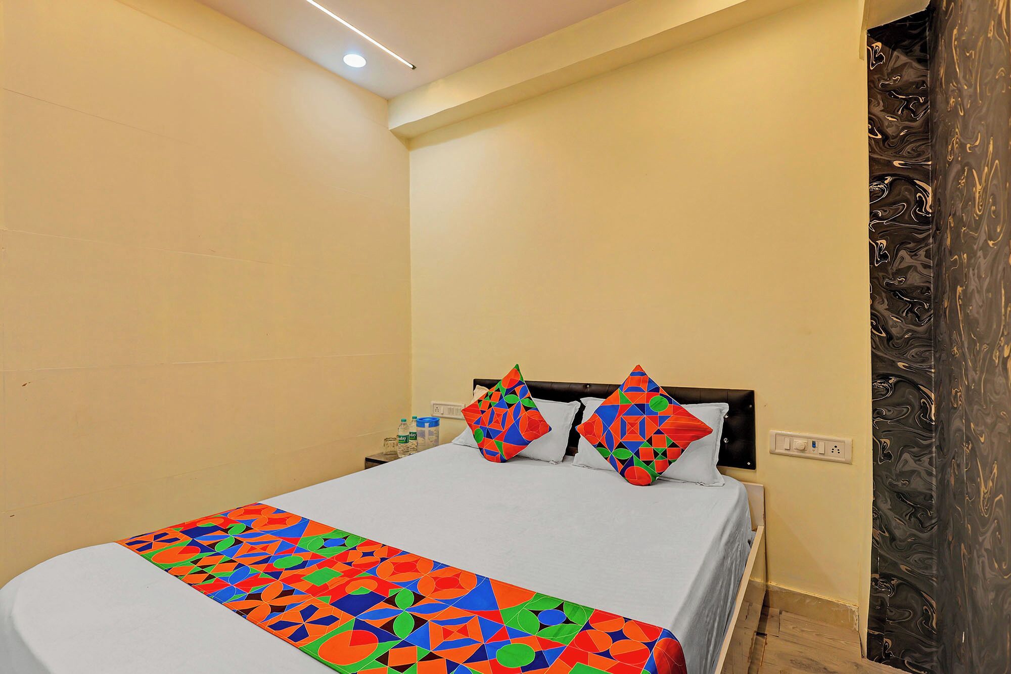 Egyptian cotton sheets, premium bedding, in-room safe, free WiFi