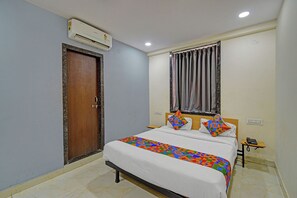 Egyptian cotton sheets, premium bedding, in-room safe, free WiFi - Fabhotel La Vista Inn Grand (Hyderabad)