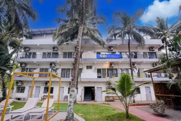 Exterior - Fabhotel Grand Inn Resort (Morjim)