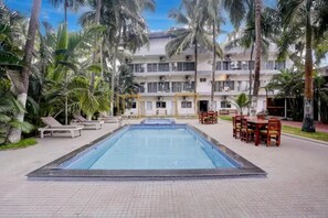 Pool - Fabhotel Grand Inn Resort (Morjim)