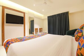 Egyptian cotton sheets, premium bedding, in-room safe, free WiFi - Fabhotel Shourya Regency (Pune)