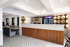 Bar (on property) - Fabhotel Shourya Regency (Pune)