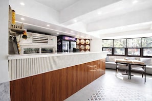 Bar (on property) - Fabhotel Shourya Regency (Pune)