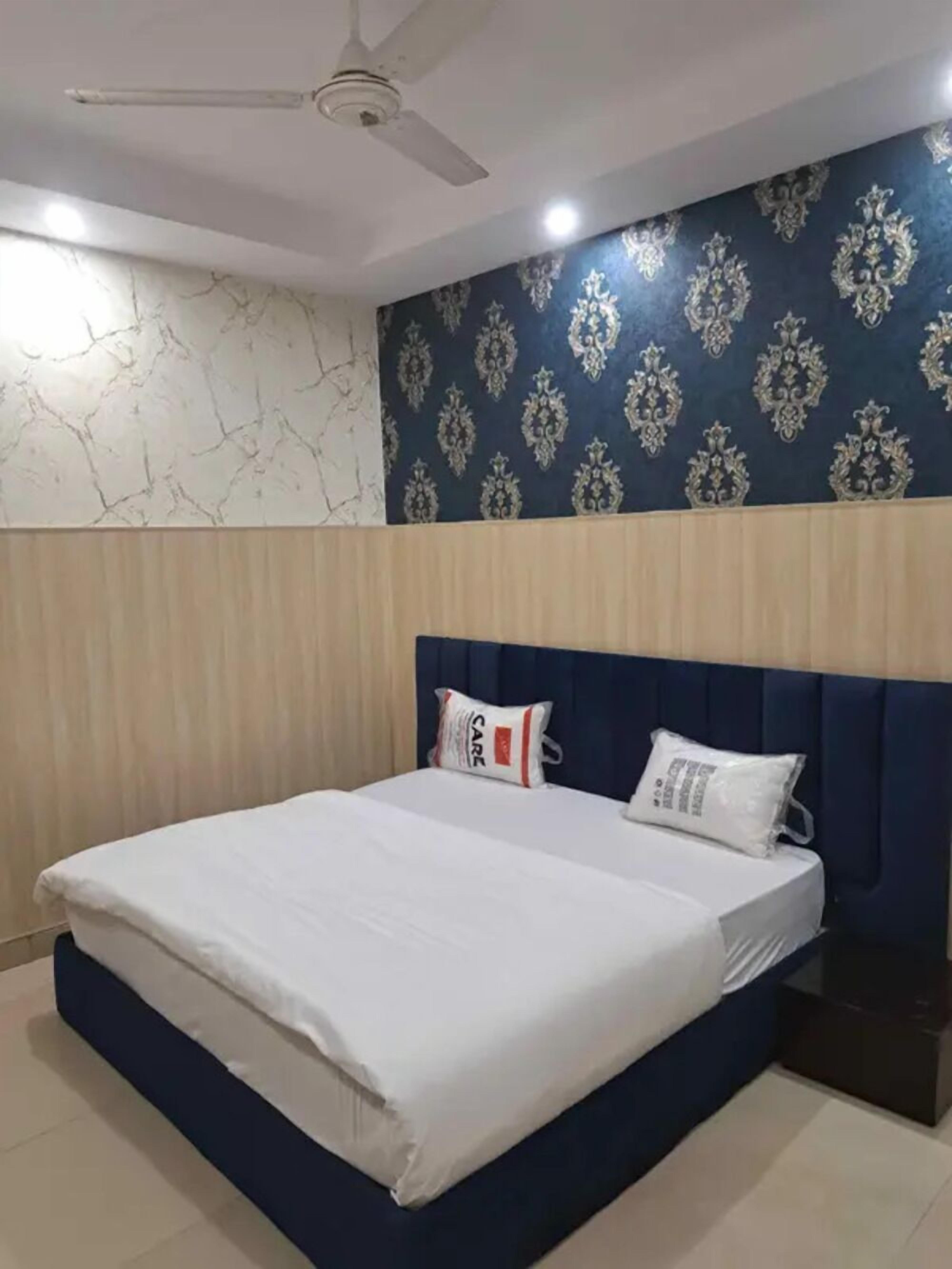 Egyptian cotton sheets, premium bedding, in-room safe, free WiFi