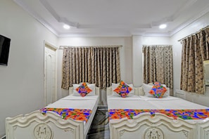 Egyptian cotton sheets, premium bedding, free WiFi, bed sheets - Fabhotel Wellesley (Kolkata)