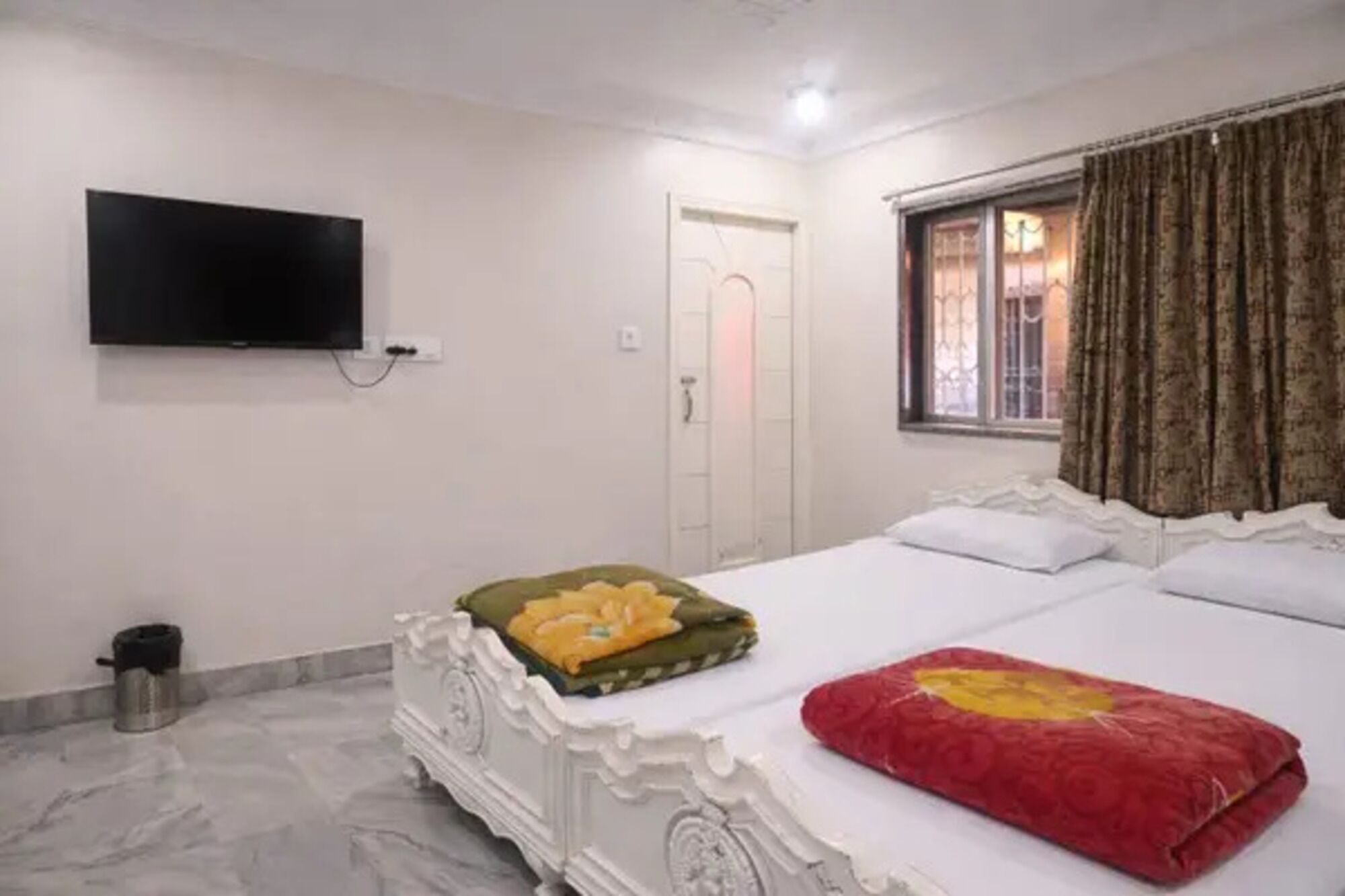 Egyptian cotton sheets, premium bedding, free WiFi, bed sheets