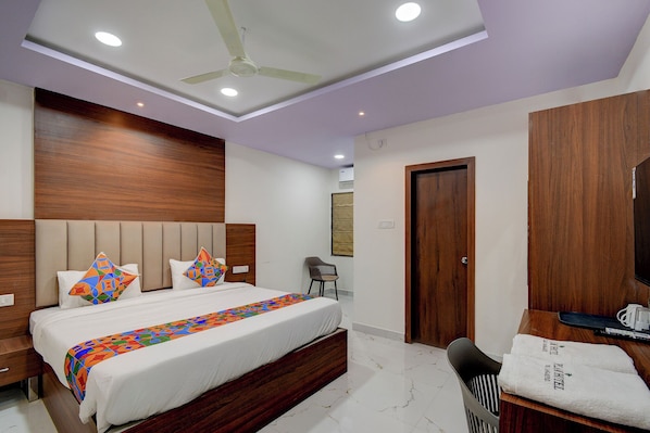Egyptian cotton sheets, premium bedding, in-room safe, free WiFi - Fabhotel Palm Tree (Hyderabad)