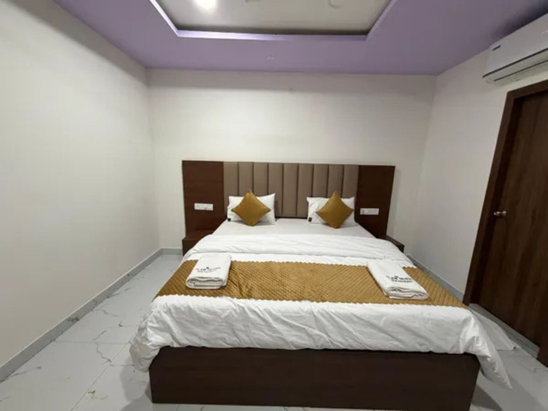 Phòng Deluxe | Bộ trải giường bằng vải cotton Ai Cập, bộ đồ giường cao cấp 