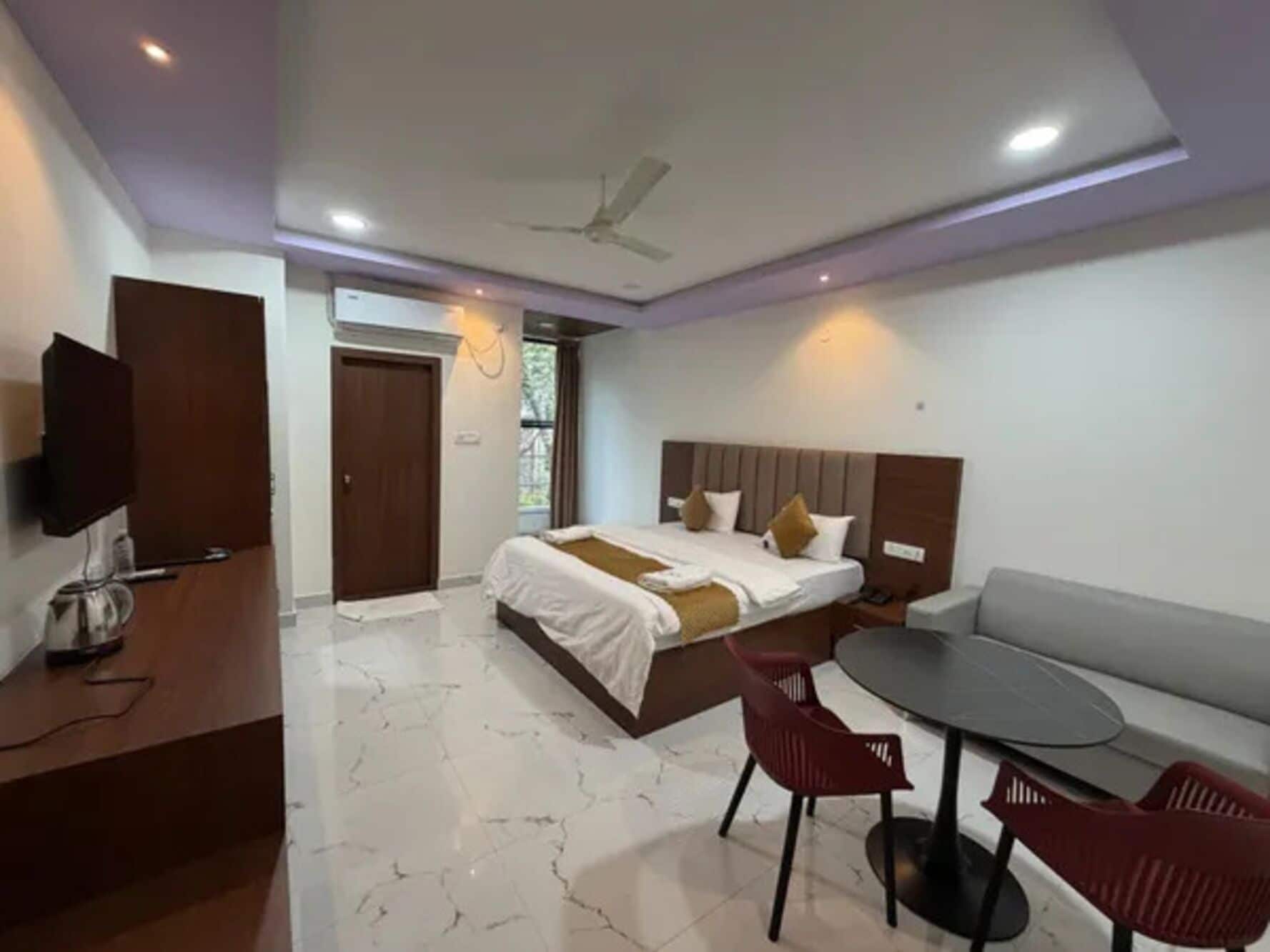 Lakens van Egyptisch katoen, luxe beddengoed, een kluis op de kamer