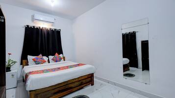 Egyptian cotton sheets, premium bedding, in-room safe, free WiFi