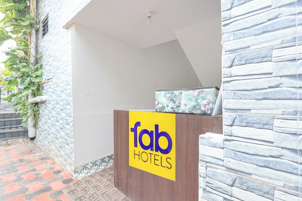 A reception desk with a sign for 'fab hotels'. - Fabhotel Crystal Bay Baga (Calangute)