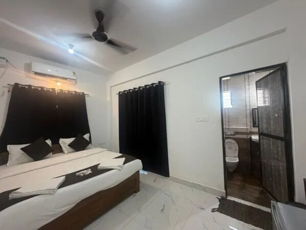 Deluxe Room | Egyptian cotton sheets, premium bedding, in-room safe, free WiFi - Fabhotel Crystal Bay Baga (Calangute)