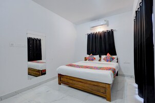 Deluxe Room | Egyptian cotton sheets, premium bedding, in-room safe, free WiFi