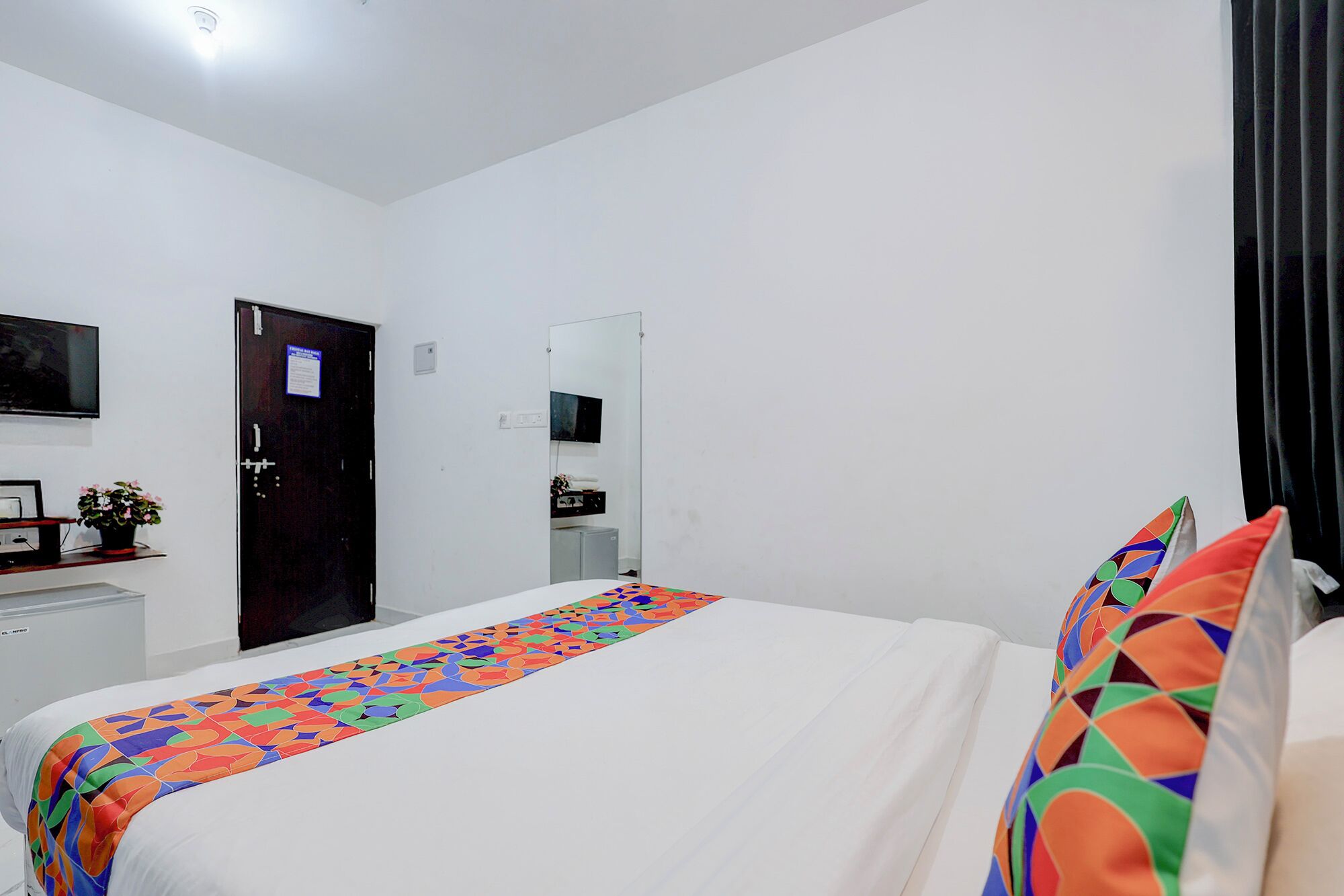 Egyptian cotton sheets, premium bedding, in-room safe, free WiFi