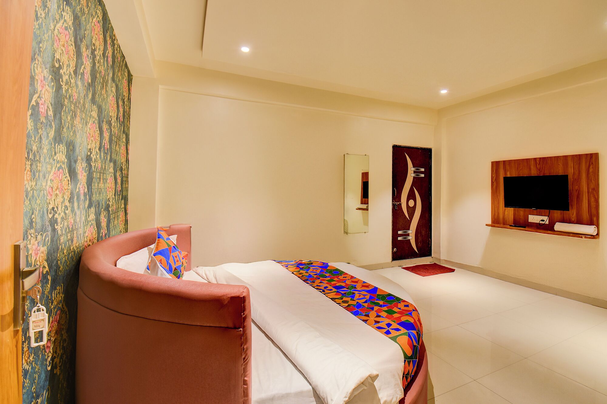 Egyptian cotton sheets, premium bedding, in-room safe, free WiFi