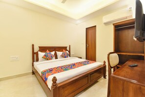 Egyptian cotton sheets, premium bedding, free WiFi, bed sheets - FabHotel Dream Prime (Jaipur)
