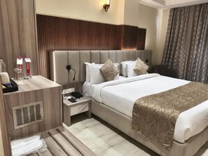 Deluxe Room | Egyptian cotton sheets, premium bedding, in-room safe, free WiFi