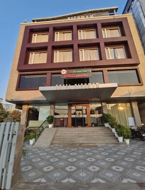 Exterior - Fabhotel Vishwam Residency (Varanasi)