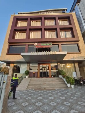 Exterior - Fabhotel Vishwam Residency (Varanasi)