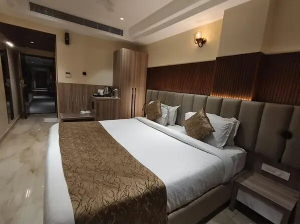 Egyptian cotton sheets, premium bedding, in-room safe, free WiFi