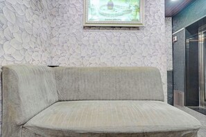 Coin salon dans le hall